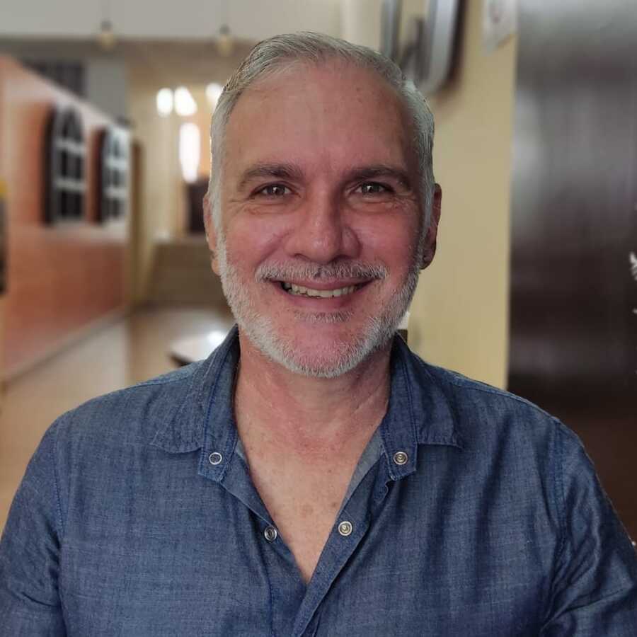 Foto do professor Romario.